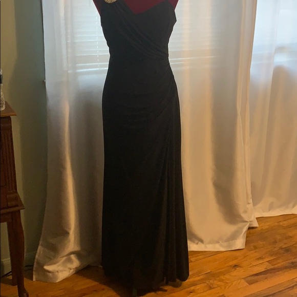 Black Formal Gown - Picture 3 of 8